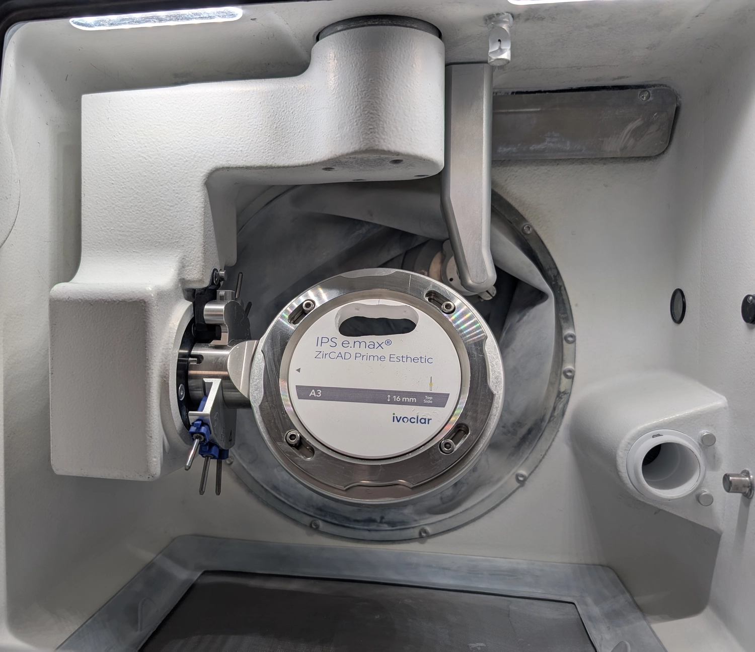 R&V Qualitätszahntechnik - Dentallabor - Maschinenpark