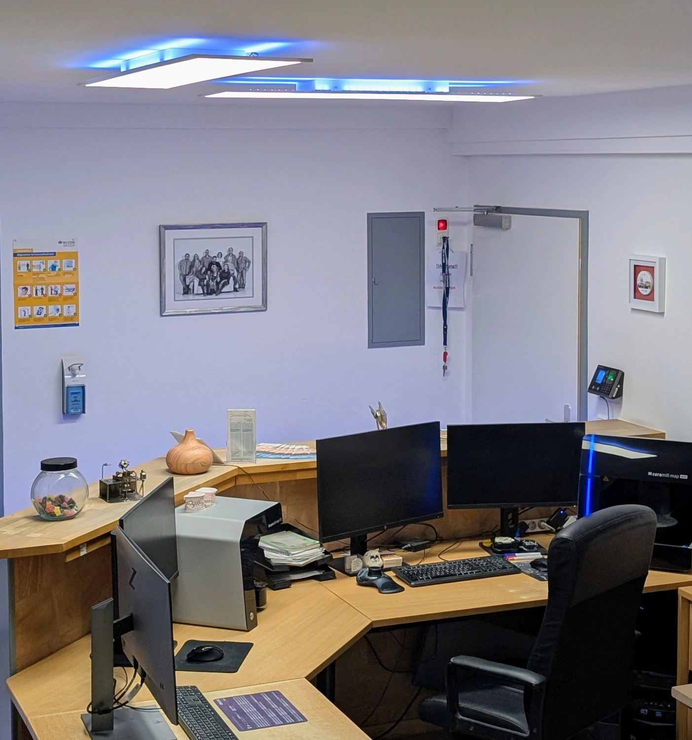 R&V Qualitätszahntechnik - Dentallabor - Labor drinnen